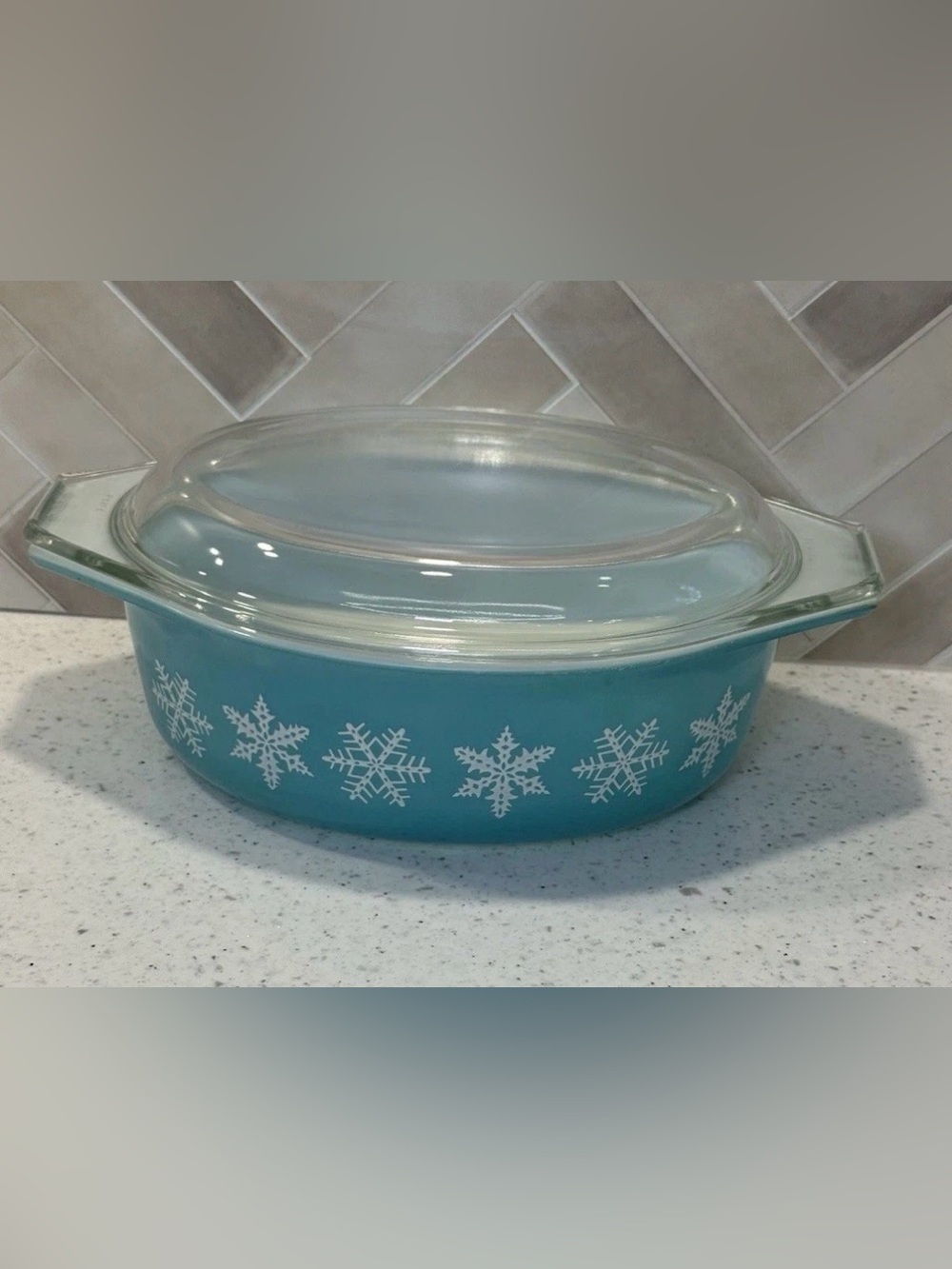 Vintage Pyrex Snowflake Turquoise Oval
Casserole Dish W/Lid 043 1.5 Qt
